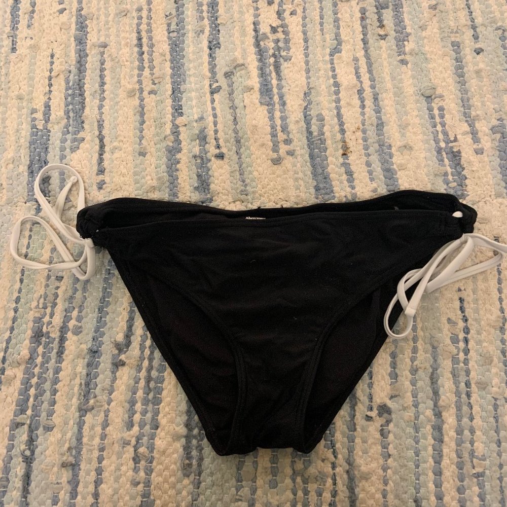 Full Coverage Black bikini bottom: American Eagle